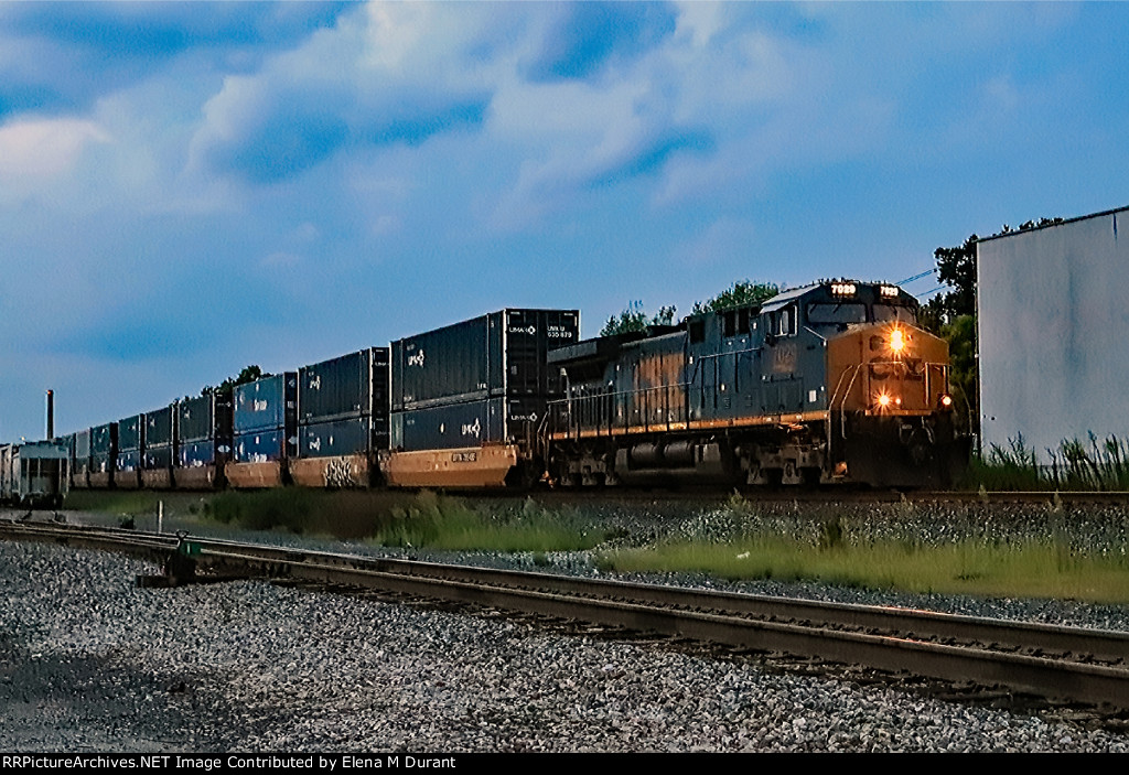 CSX 7029 on M-403